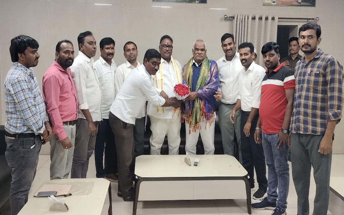 సింగరేణి ఎస్సీ, ఎస్టీ ఉద్యోగుల సమస్యలపై రాష్ట్ర కమిషన్‌కు వినతిపత్రం