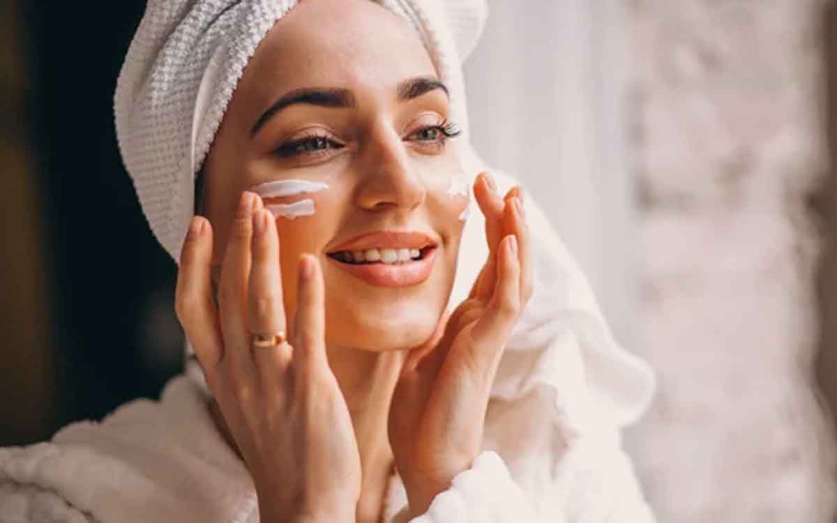 Skin Health | చ‌ర్మం సుర‌క్షితంగా, కాంతివంతంగా ఉండాలంటే.. వీటిని తీసుకోవాలి..
