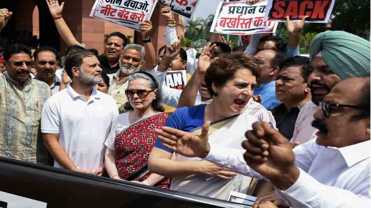 Sonia Gandhi | విద్యార్థులను దేశ శత్రువులుగా మోదీ ప్రభుత్వం పరిగణిస్తోంది:   సోనియా గాంధీ