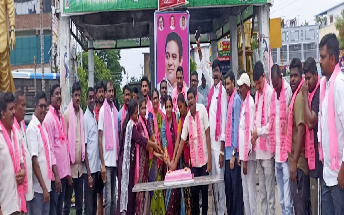 ‘నేటి యువతరానికి కేటీఆర్ స్ఫూర్తిదాయకం’