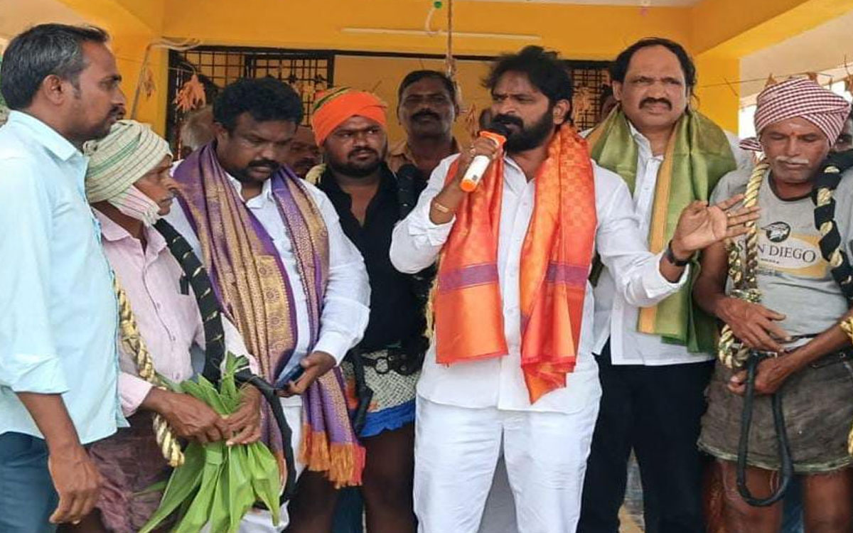 కుల వృత్తిదారులను ఇబ్బంది పెడితే ఊరుకోం : మాజీ మంత్రి శ్రీనివాస్ గౌడ్