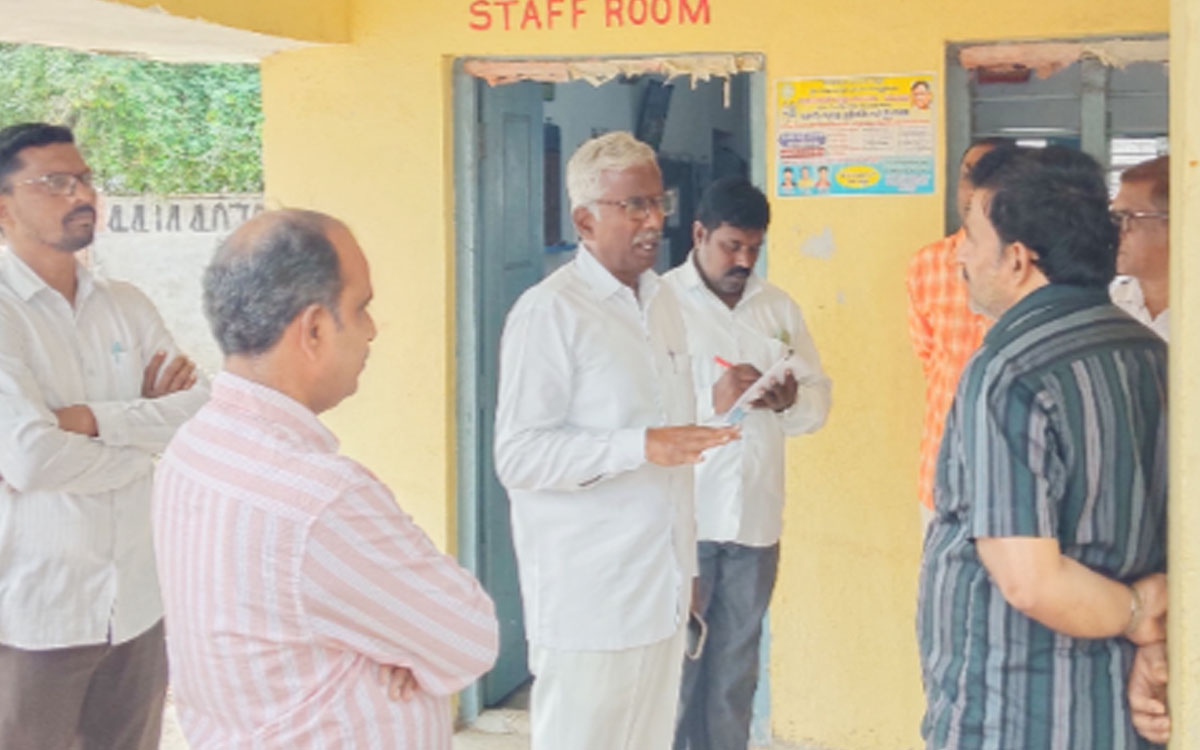 ప్రభుత్వ పాఠశాలల్లో మౌలిక వసతులు కల్పించాలి : ముదిరెడ్డి సుధాకర్ రెడ్డి