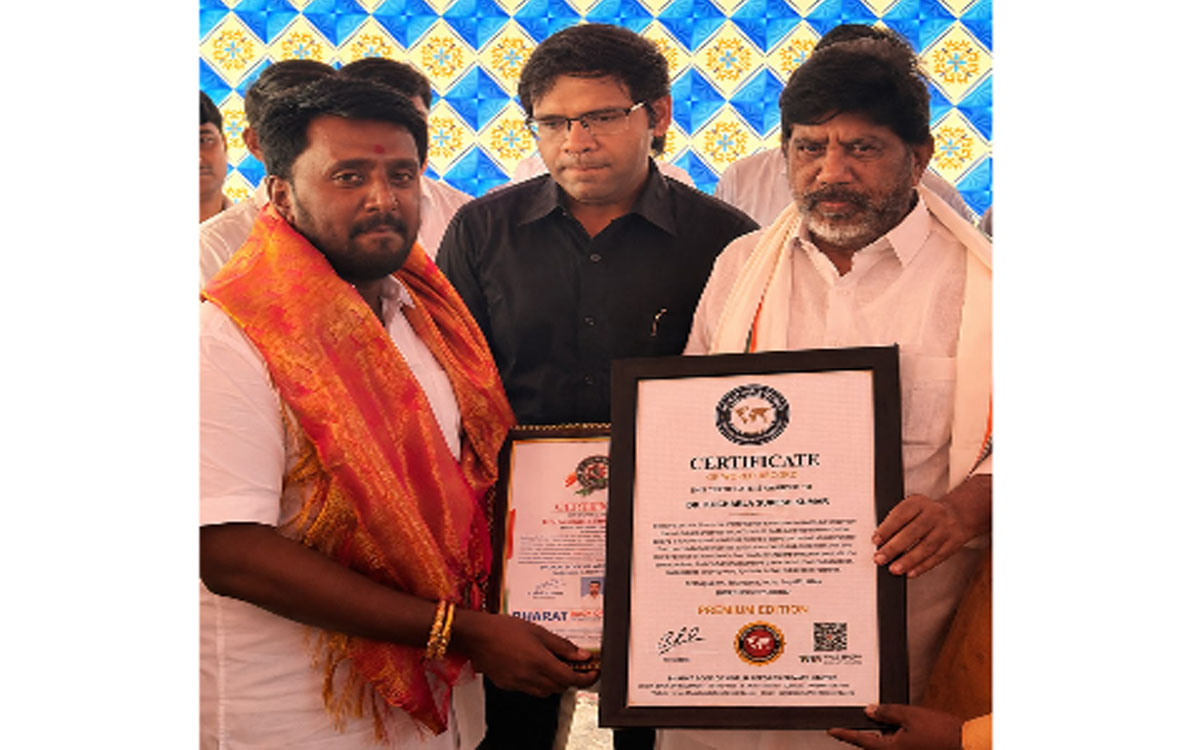 డా.కొచ్చర్ల సురేశ్ కుమార్‌కు ఘ‌న స‌త్కారం