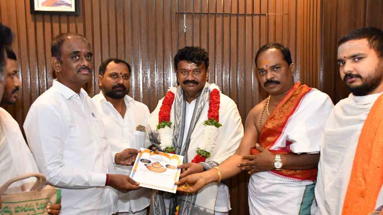 భక్తులకు ఎలాంటి ఇబ్బందుల లేకుండా చూడాలి : తలసాని శ్రీనివాస్ యాదవ్