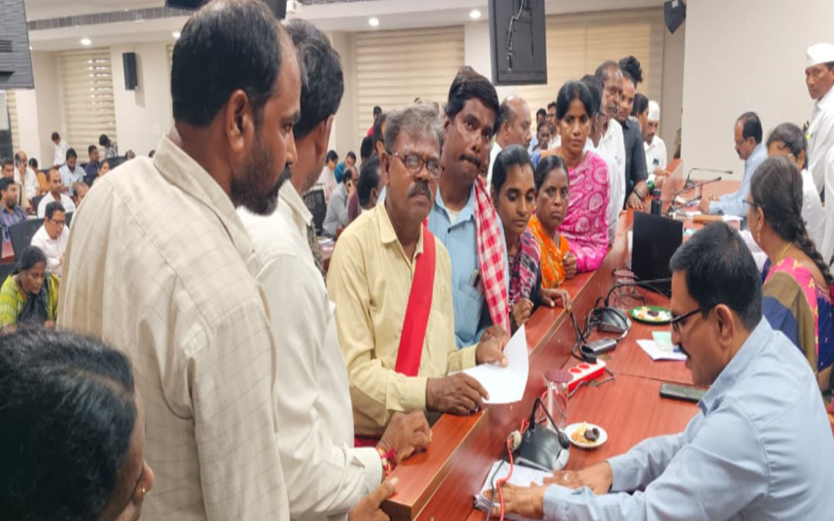 ‘టేకులచెరువులో 40 కుటుంబాలకు తక్షణమే డబుల్ బెడ్రూం ఇళ్లు అప్పగించాలి’
