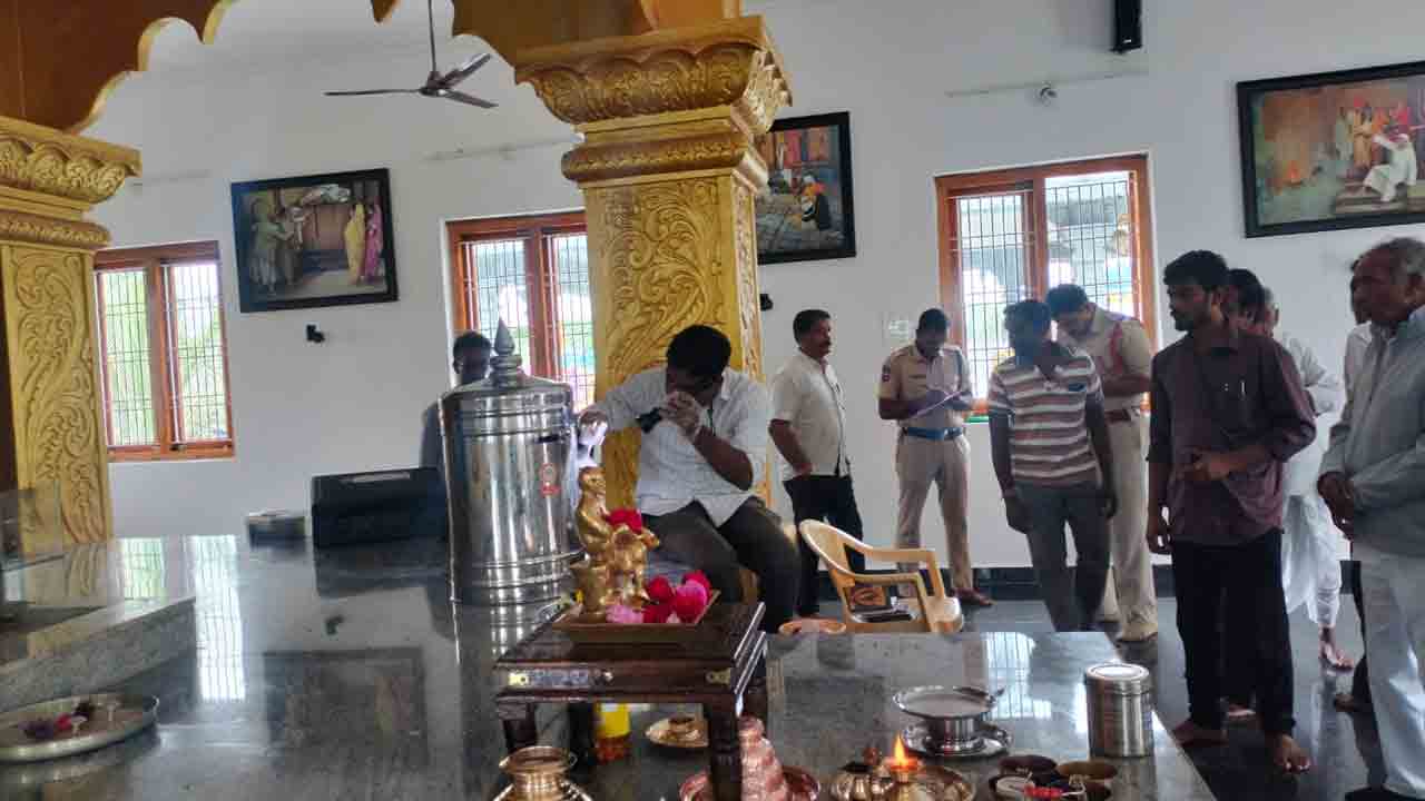 గూడూరు శ్రీగురు పీఠంలో చోరీ..నగదు అపహరణ