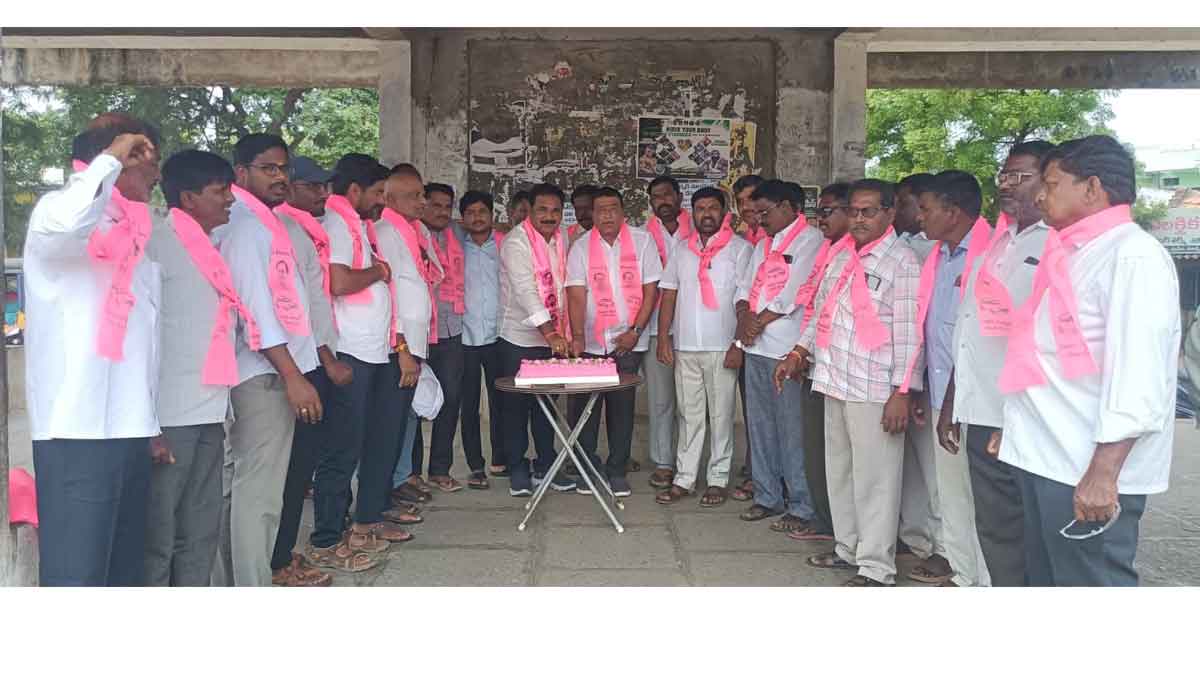 Veenavanka | వీణవంకలో ఘనంగా కేటీఆర్ జన్మదిన వేడుకలు