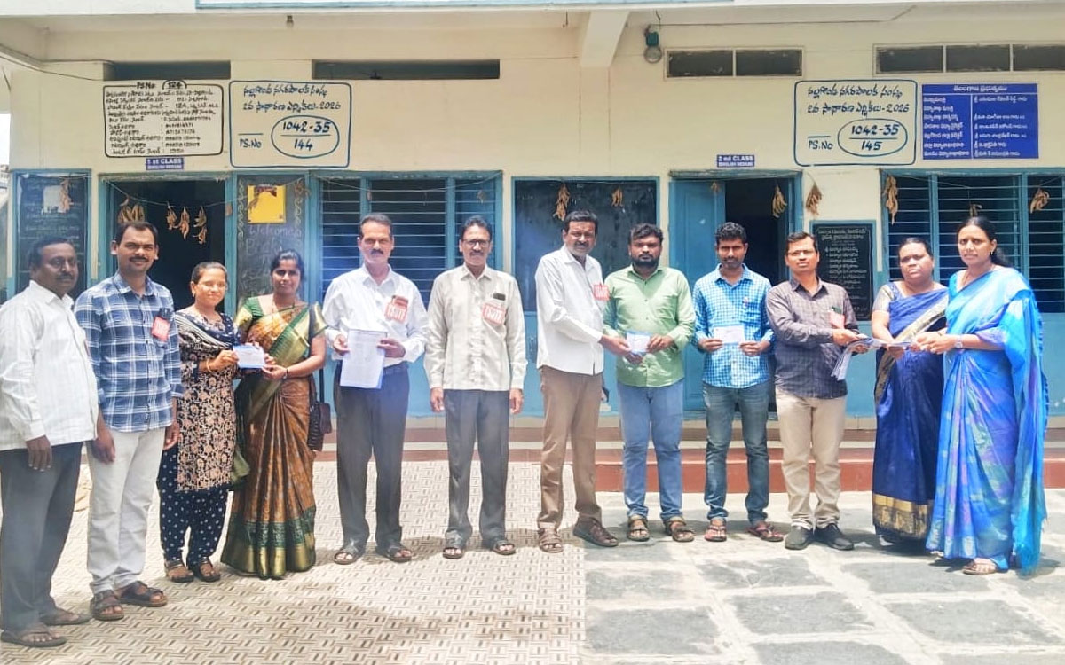 ‘పెండింగ్ డీఏలు, పీఆర్‌సీ వెంటనే ప్రకటించాలి’