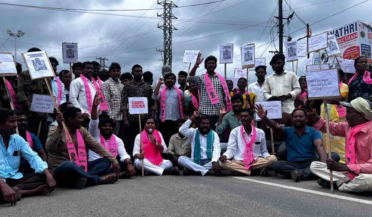 Peddapally | అవినీతిని ఎండగడితే అరెస్టులా..? బీఆర్‌ఎస్‌ నాయకురాలు దాసరి ఉష