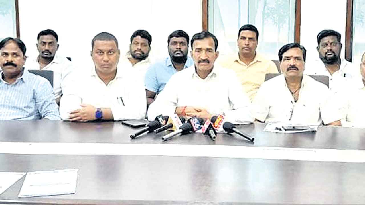 కాంగ్రెస్‌ పాలనలో అవినీతి, భూకబ్జాలు