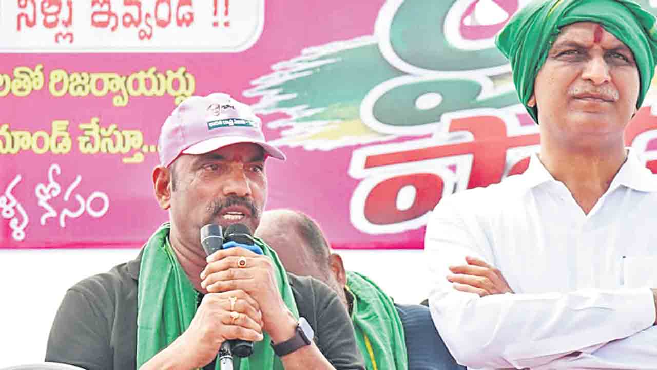 కేసీఆర్‌కు చెడ్డపేరు రావాలనే కాంగ్రెస్‌ కుట్ర