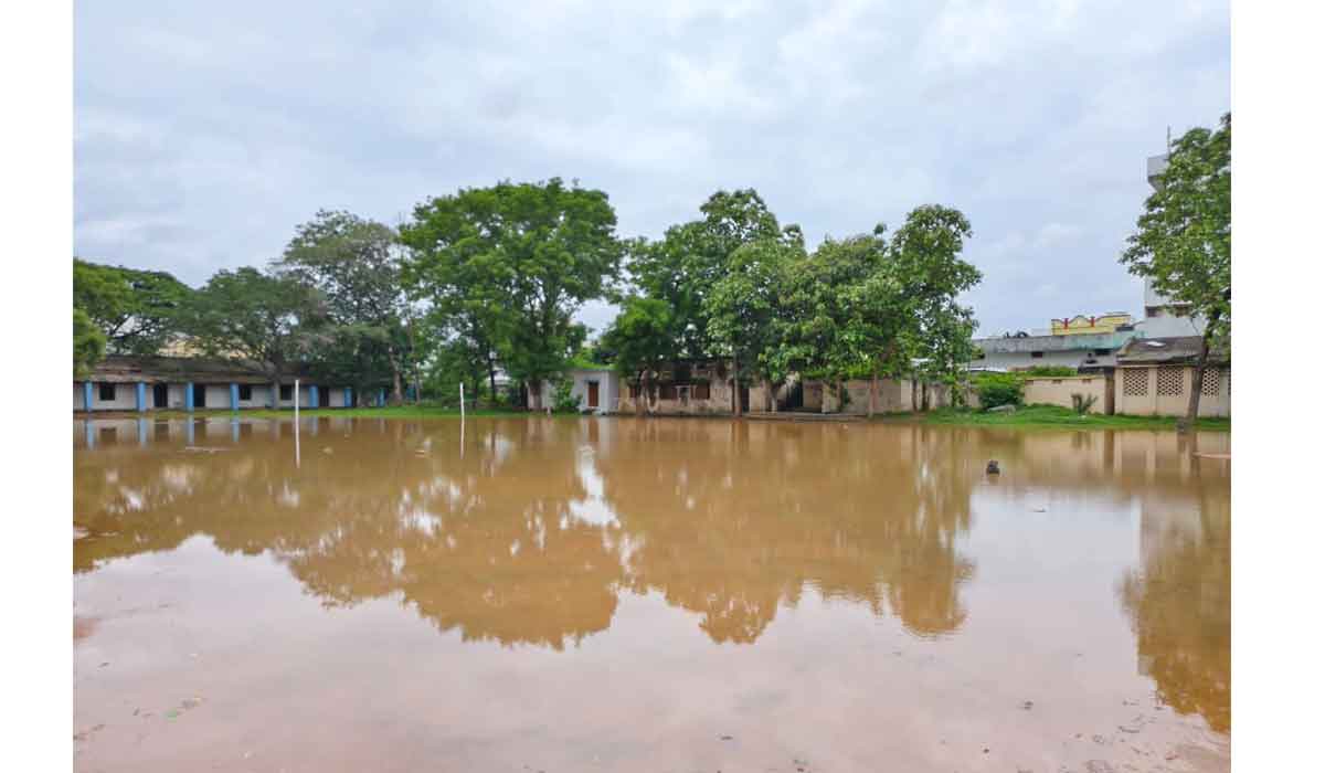 Vemulawada | వరదనీటితో చెరువును తలపిస్తున్న వేములవాడ కళాశాల