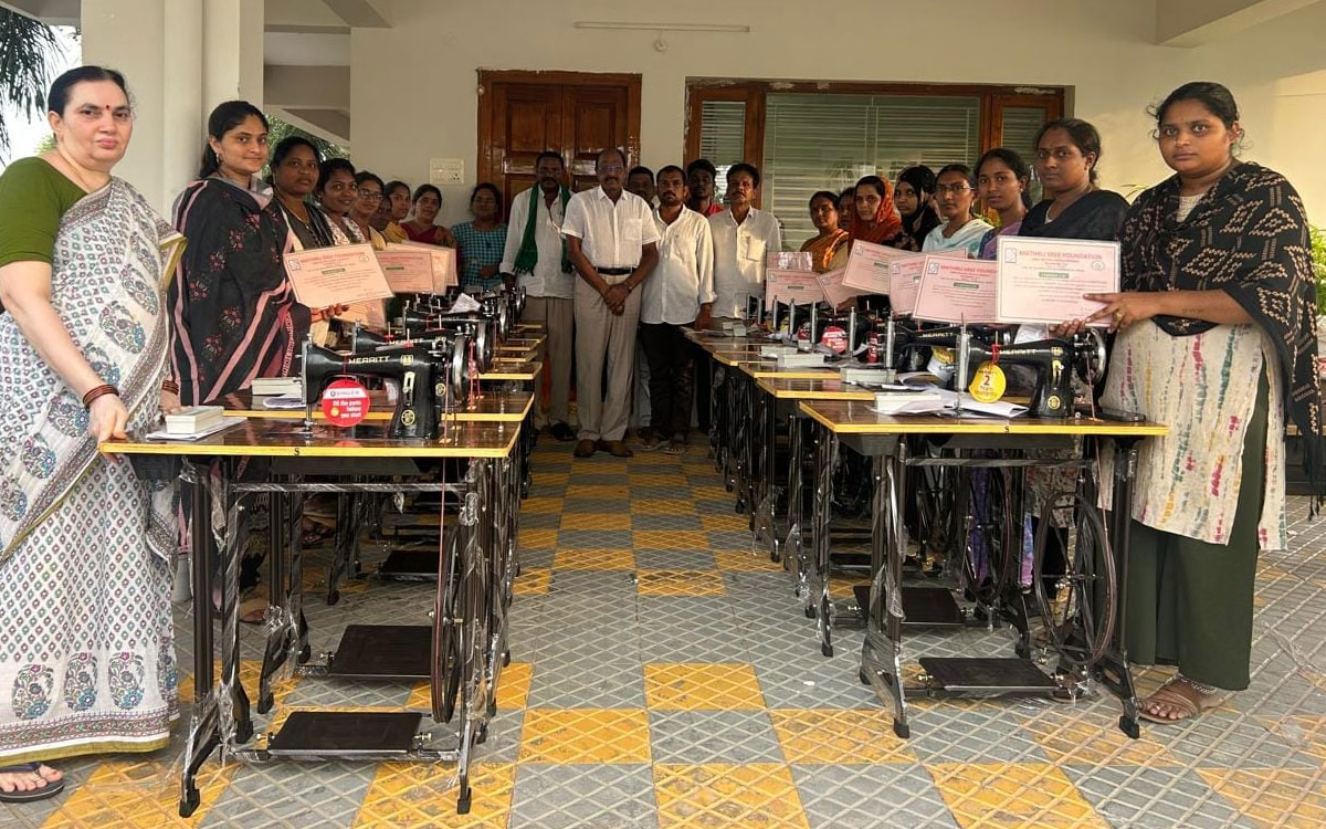 'మహిళలు ఆర్థికంగా ఎదగాలి'