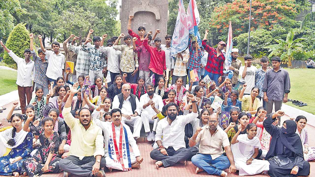 సచివాలయం ముట్టడి ఉద్రిక్తం
