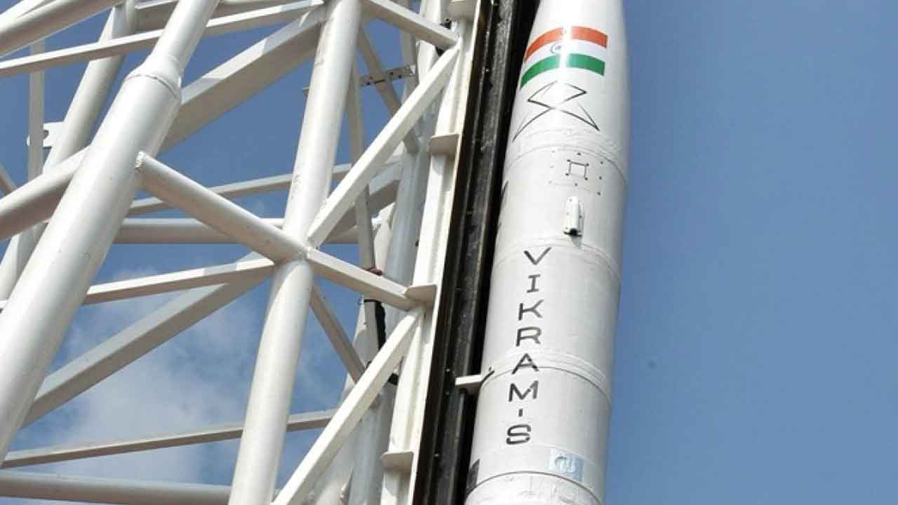 ఆకాశమే హద్దుగా..!