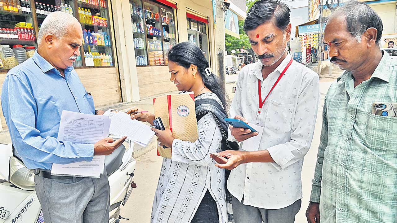 సొంతూళ్లకే సెటిలర్ల ఓటు