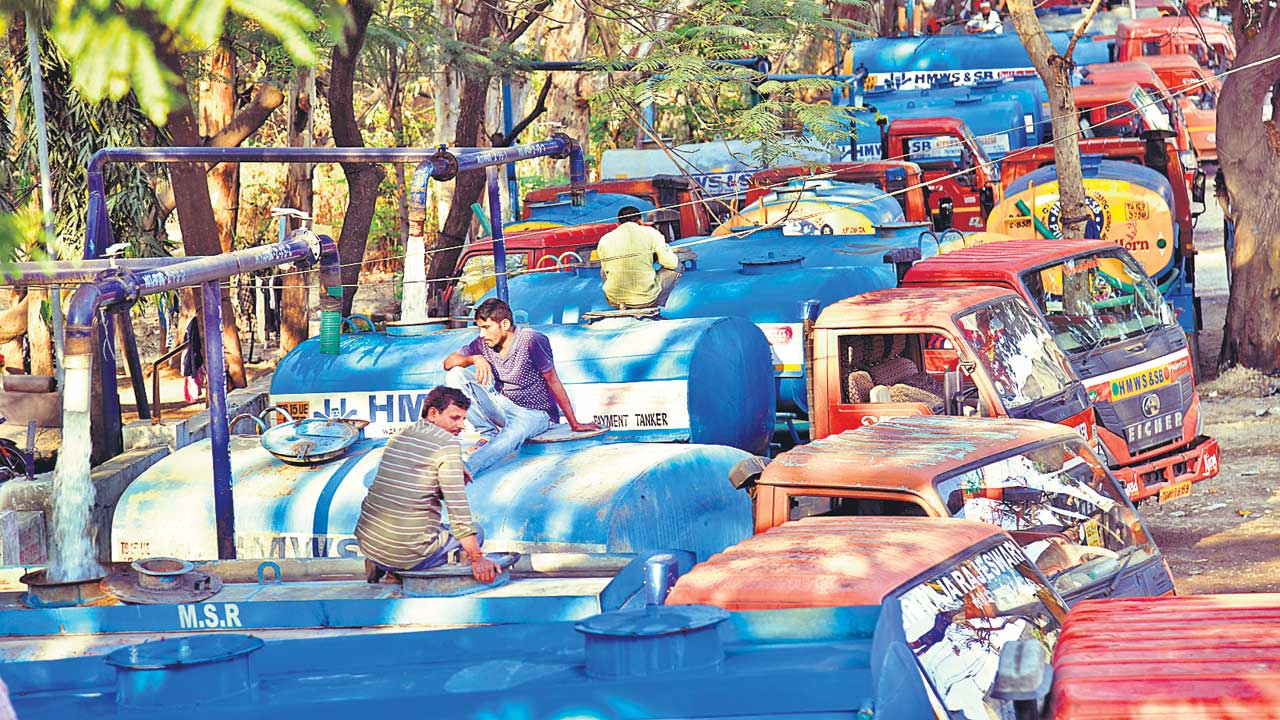 అపార్ట్‌మెంట్లకు 20 కేఎల్‌ ట్యాంకర్లు!
