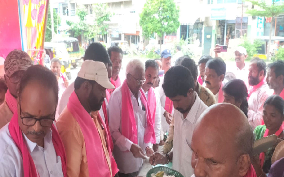 ఇల్లెందులో ఘనంగా కేటీఆర్ పుట్టినరోజు వేడుకలు