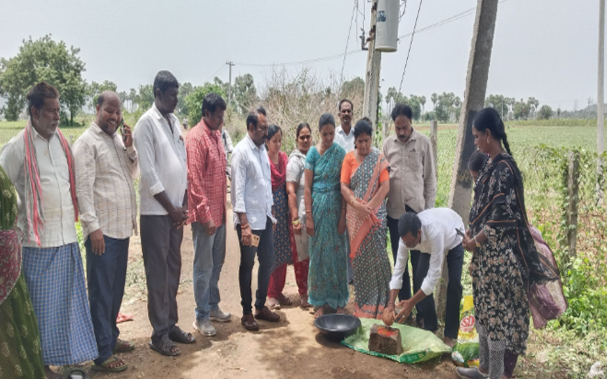 జూలూరుపాడు మండలంలో జడ్పీ సీఈఓ నాగలక్ష్మి విస్తృత పర్యటన
