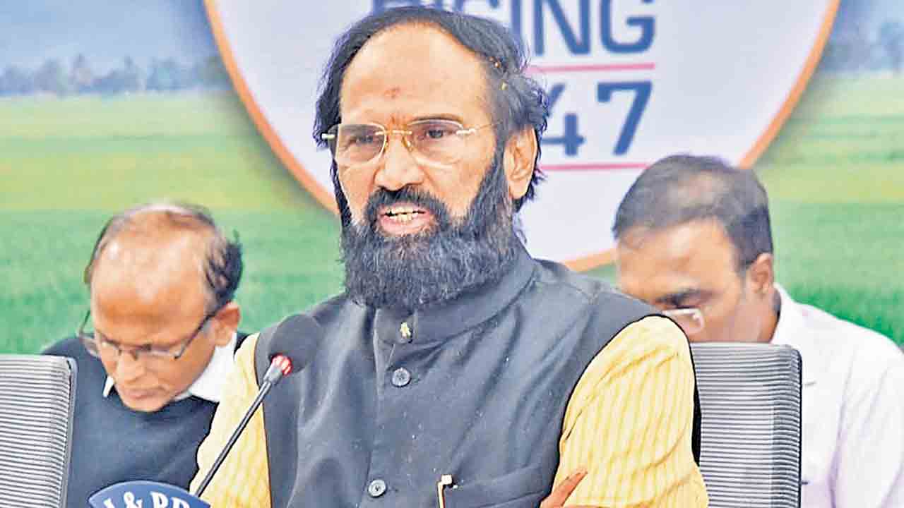 ప్రాజెక్టులకు అనుమతులు సాధించాలి