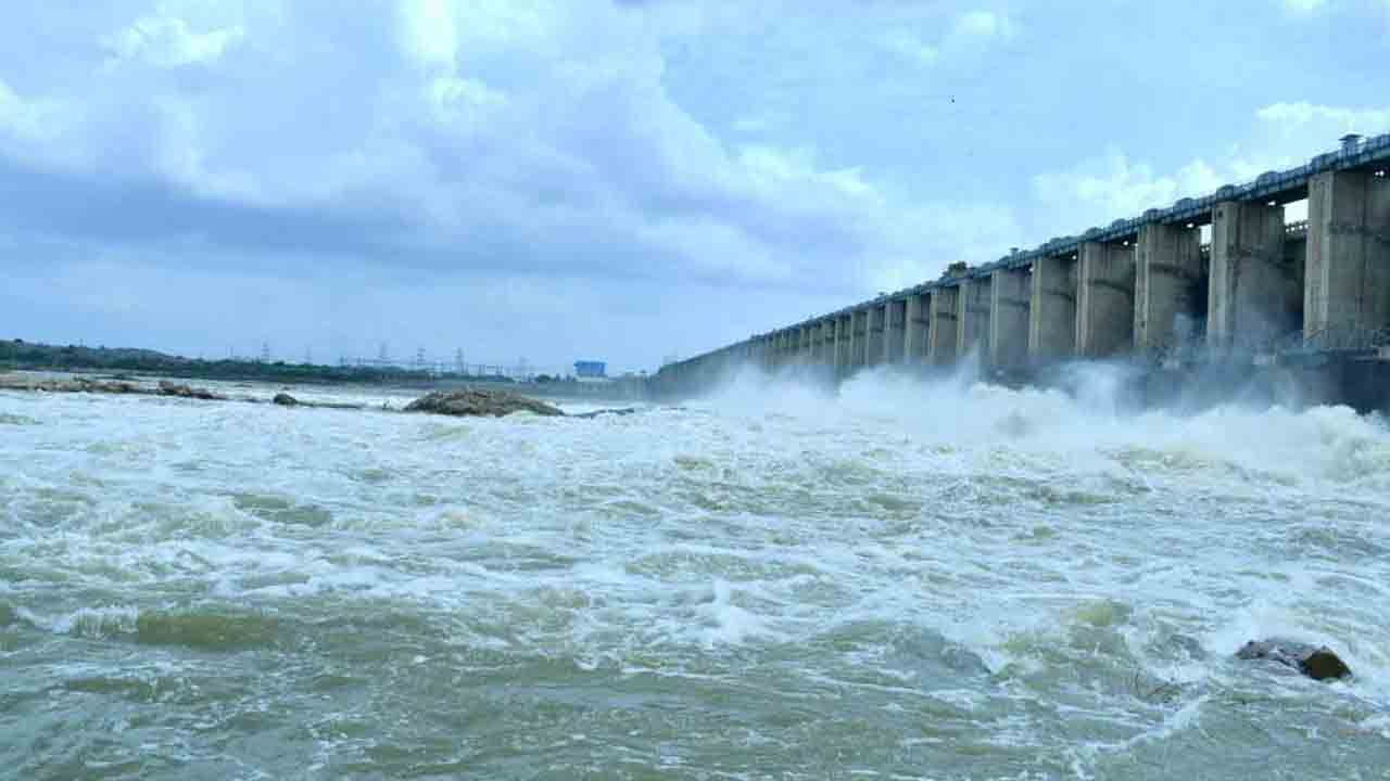 జూరాలకు వరద హోరు.. డ్యామ్‌ 27 గేట్ల నుంచి దిగువకు జలాలు
