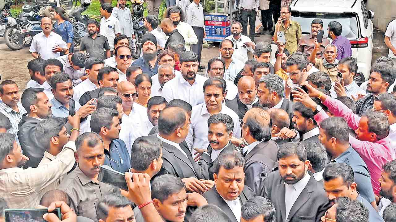ఏసీబీ కోర్టుకు కేటీఆర్‌ హాజరు.. వచ్చేనెల 25కు విచారణ వాయిదా