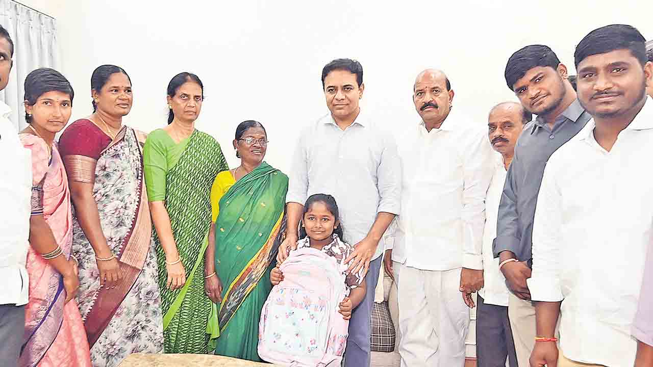 ‘భవిష్య’త్తునిచ్చిన కేటీఆర్‌.. కుటుంబసభ్యుల కృతజ్ఞతలు