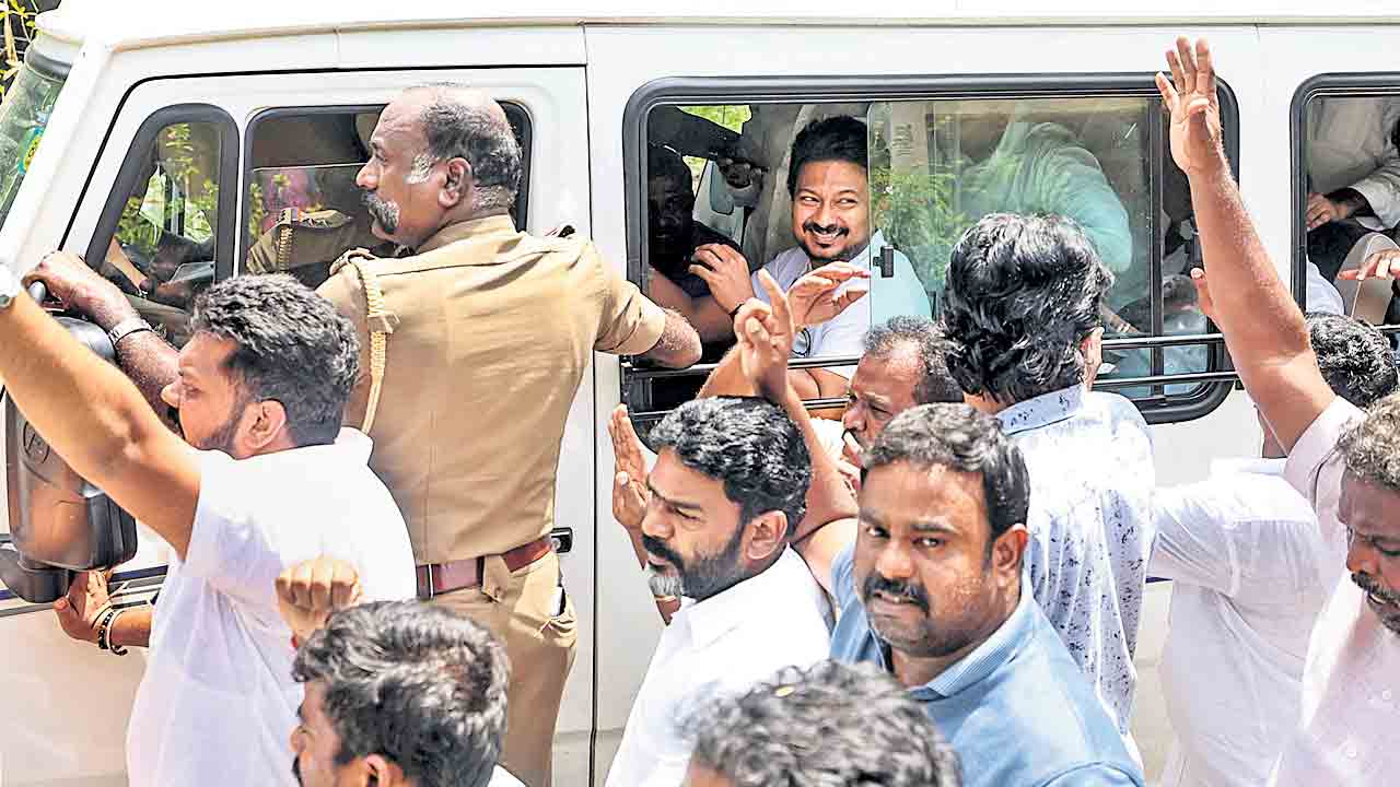 ఉదయనిధి స్టాలిన్‌ అరెస్టు.. నటి త్రిషపై ద్వంద్వార్థ వ్యాఖ్యలు చేశారని టీవీకే ఫిర్యాదు