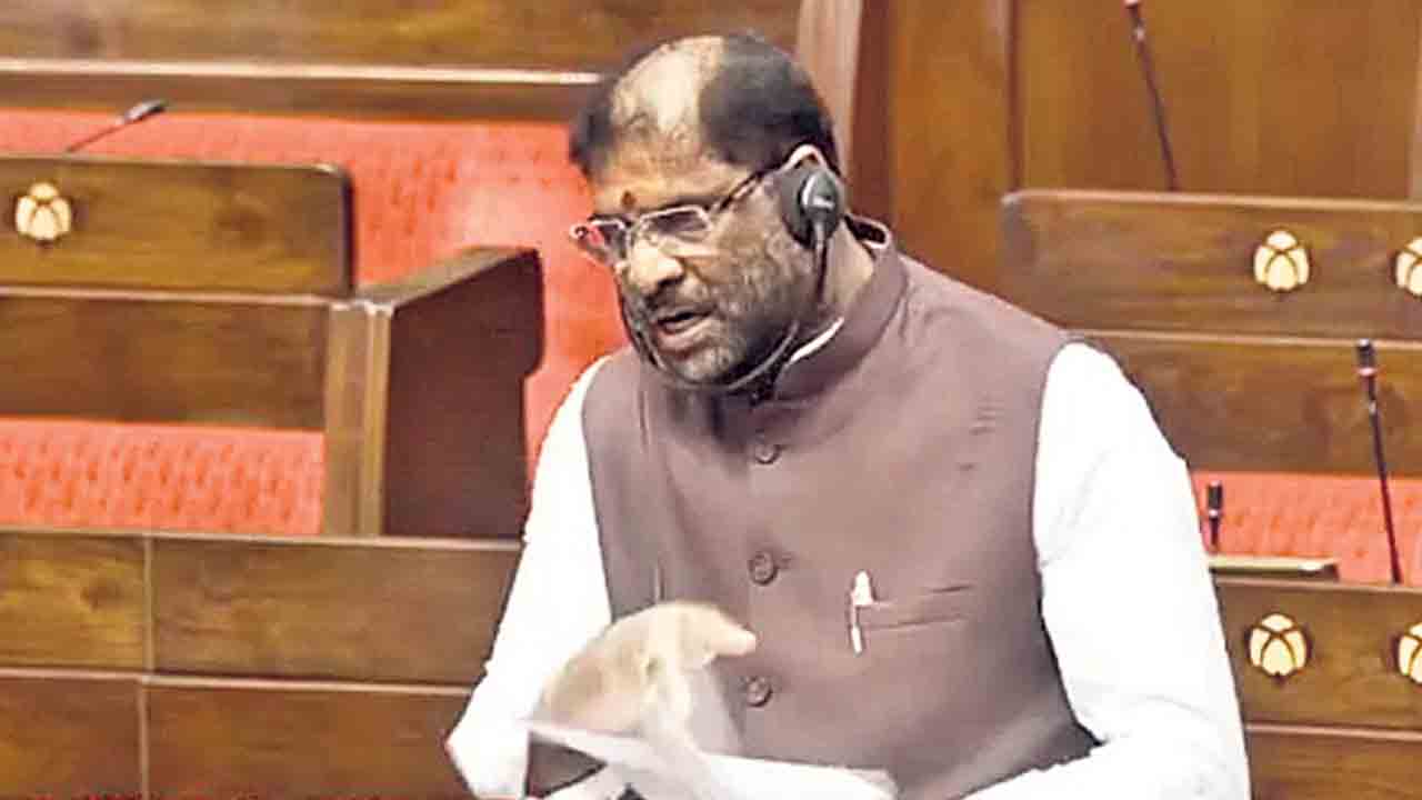 బర్త్‌, డెత్‌ సర్టిఫికెట్ల జారీలో ప్రజలను ఇబ్బంది పెట్టొద్దు!