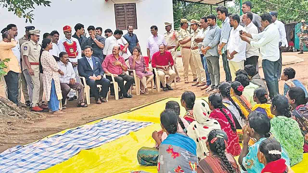 చెంచులకు అభివృద్ధి ఫలాలు అందాలి.. రాష్ట్ర మానవ హక్కుల కమిషన్‌ చైర్మన్‌ షమీమ్‌ అక్తర్‌