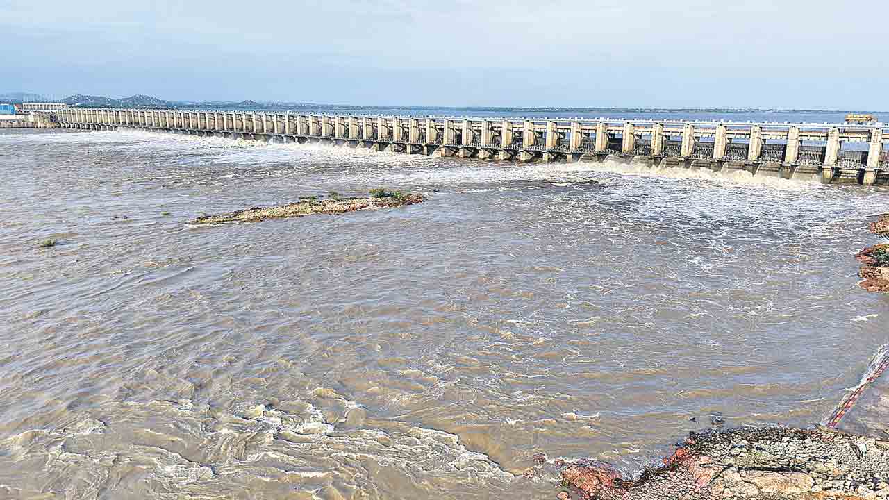కృష్ణా, భీమా పరవళ్లు.. జూరాలకు 2.45 లక్షల క్యూసెక్కుల ఇన్‌ఫ్లో
