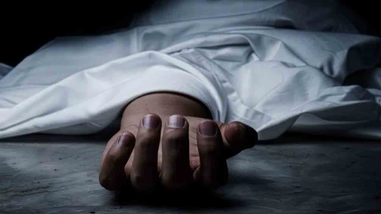 లోక్‌సభ సెక్రటేరియట్‌ డైరెక్టర్‌ ఆత్మహత్య