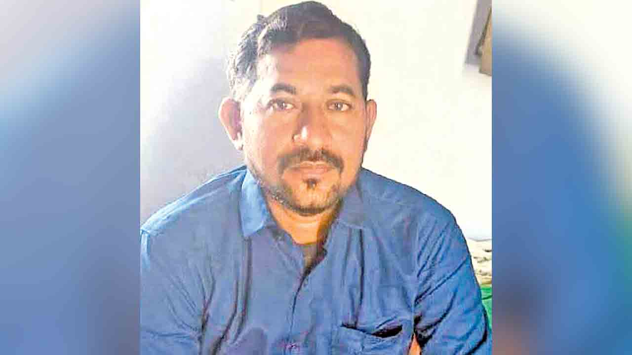 కరెంటు షాక్‌తో ఇద్దరు రైతులు మృతి.. నిర్మల్‌, సూర్యాపేట జిల్లాల్లో విషాదం