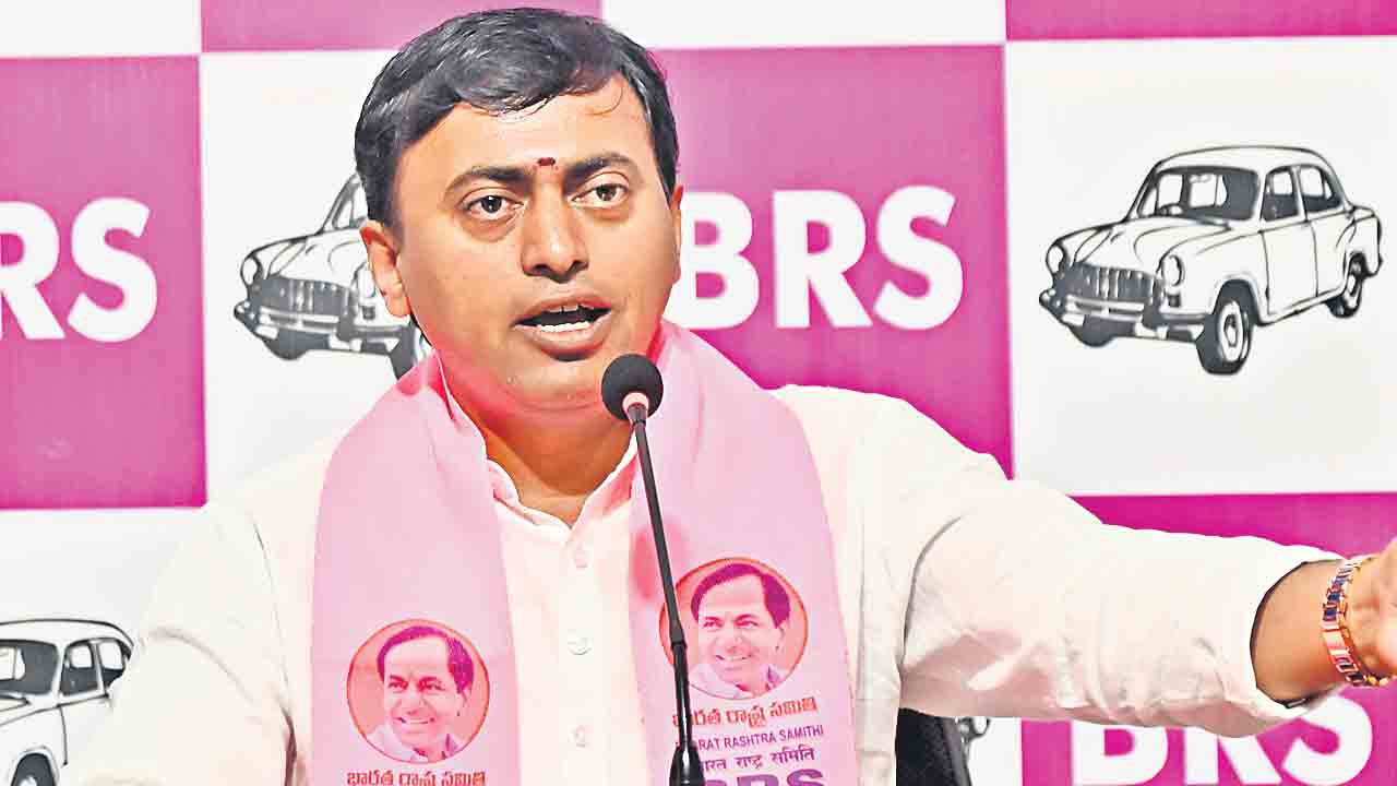 విద్యార్థులు చదువుకోవద్దనే రేవంత్‌ కుట్ర : రాకేశ్‌రెడ్డి