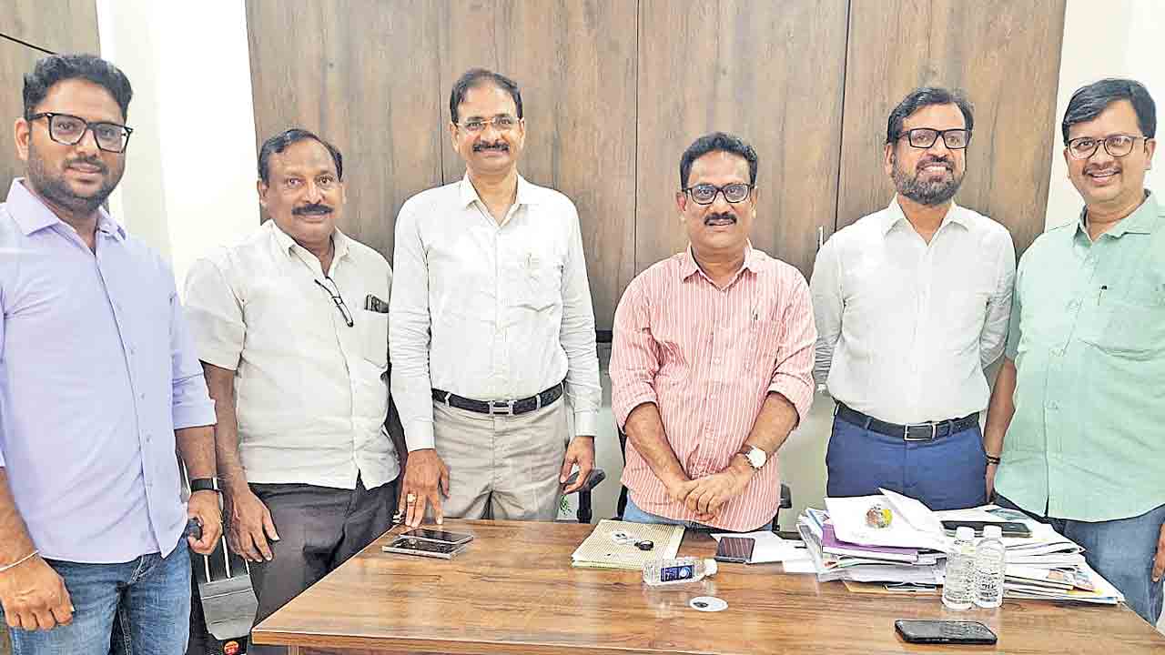 జర్నలిస్టుల ఇండ్ల స్థలాల ప్రక్రియ పూర్తి చేయండి