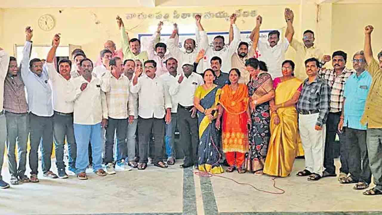 రాష్ట్రంలో 48 రిజిస్టర్డ్‌ ఉపాధ్యాయ సంఘాలు