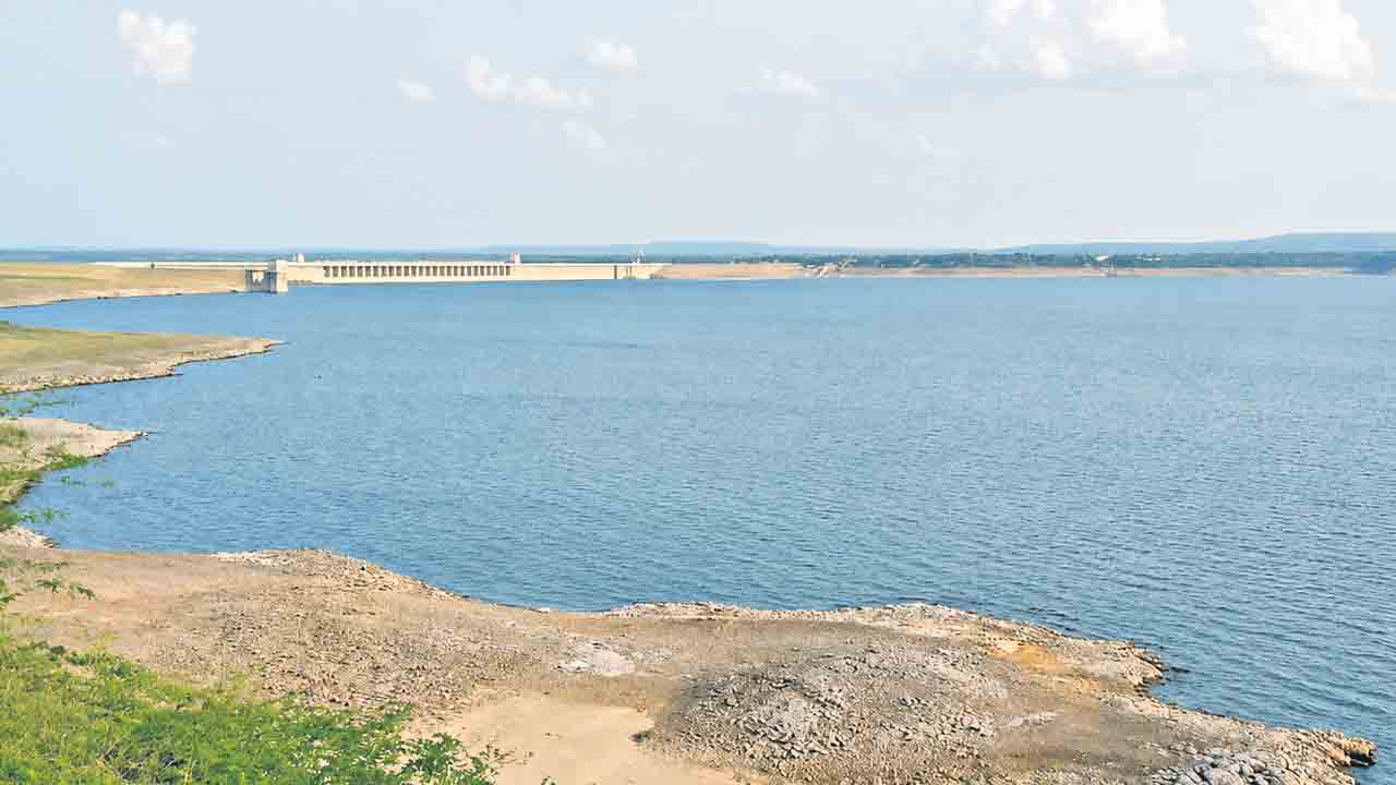 సాగర్ నీటిమట్టం డెడ్ స్టోరేజీకి.. ఎగువన కురుస్తున్న వర్షాలు