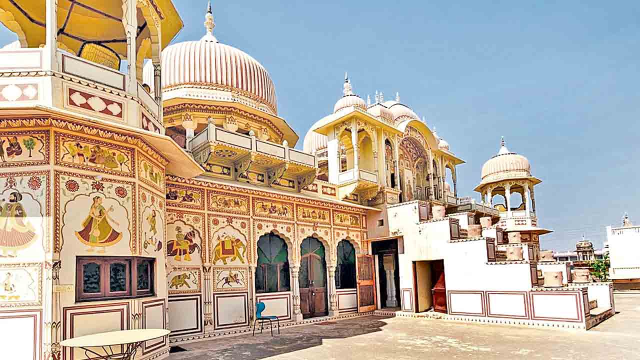 హవేలీ లోగిళ్లు.. ఆర్ట్‌ గ్యాలరీలు