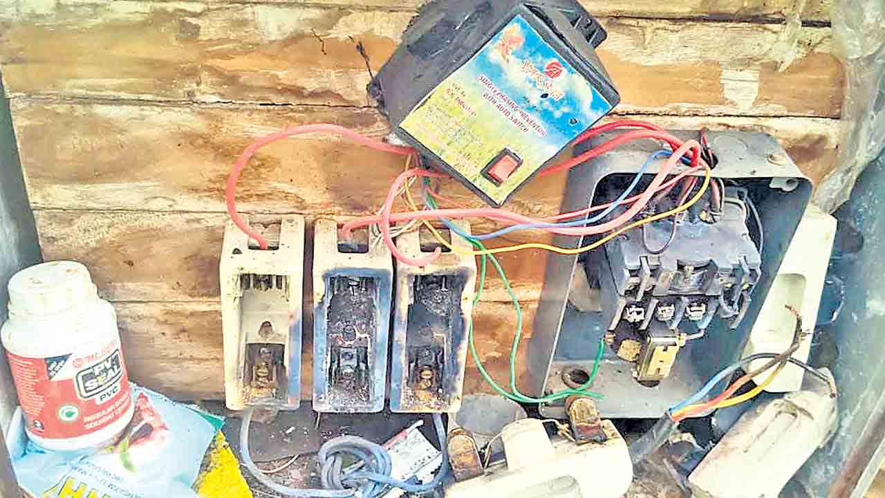 అధికారుల నిర్లక్ష్యం.. అన్నదాతలకు నష్టం!