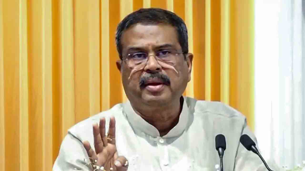 జెన్‌-జీపై ధర్మేంద్ర వ్యాఖ్యలు అర్థరహితం