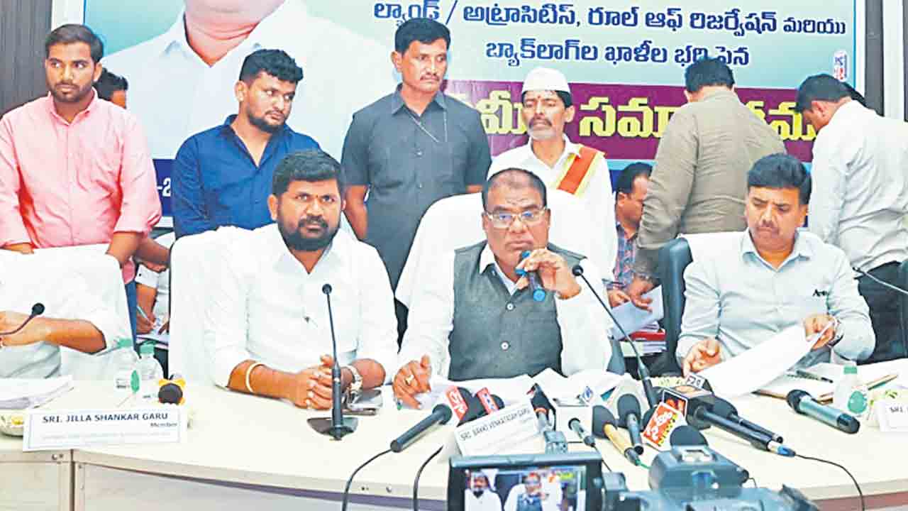 సబ్‌ప్లాన్‌ నిధులు పక్కదారి పట్టిస్తే చర్యలు