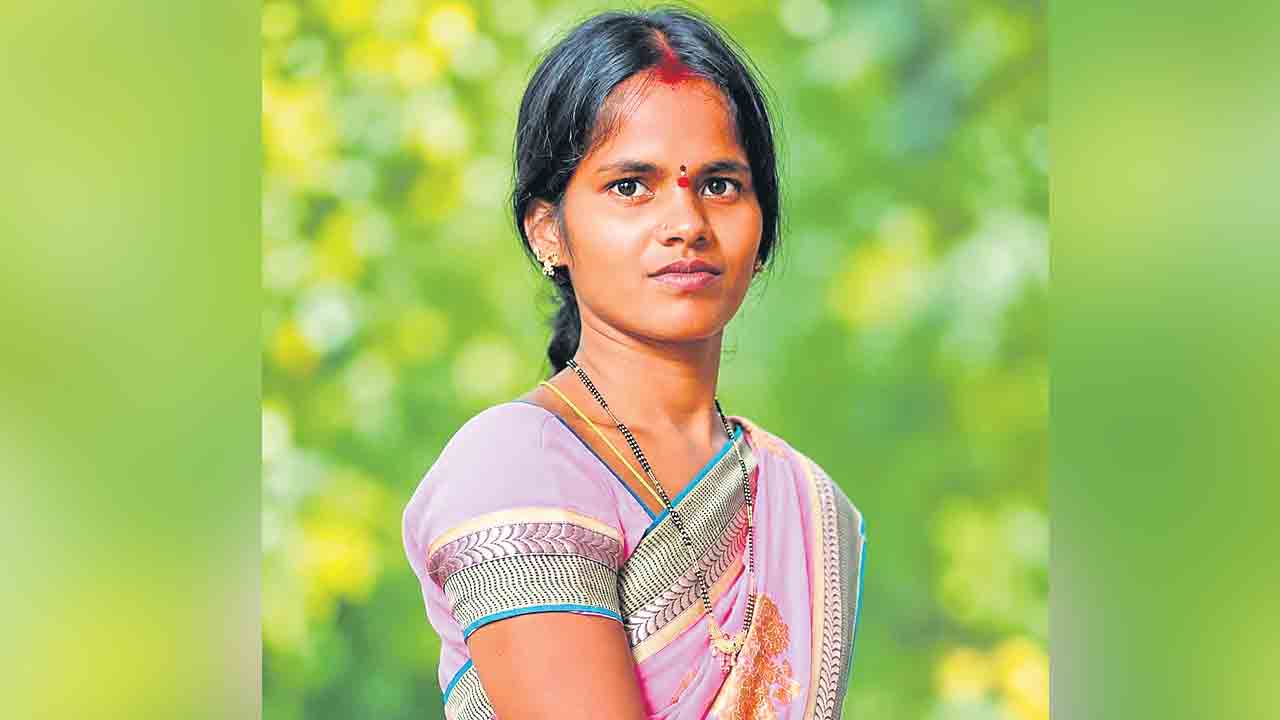 ఆనందం ఇంటికి చేరకముందే విషాదం.. ముగ్గురు ఆడబిడ్డల తరువాత మగబిడ్డ జననం