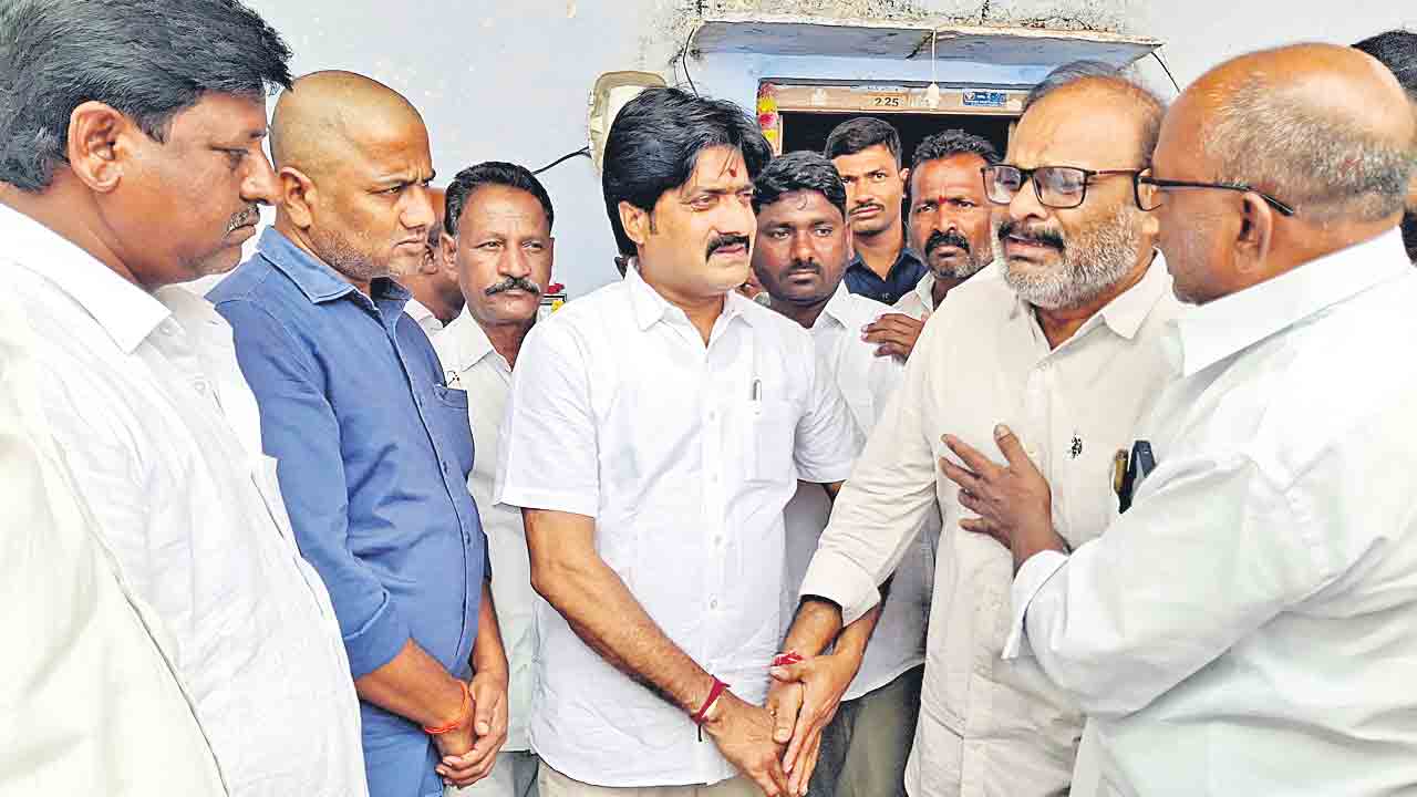 ప్రియాంక కుటుంబానికి అండగా ఉంటాం.. నిందితులకు శిక్ష పడేలా ఒత్తిడి తెస్తాం