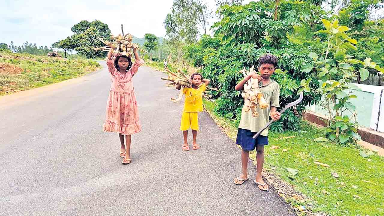 బడి మానుతున్న 73% విద్యార్థులు