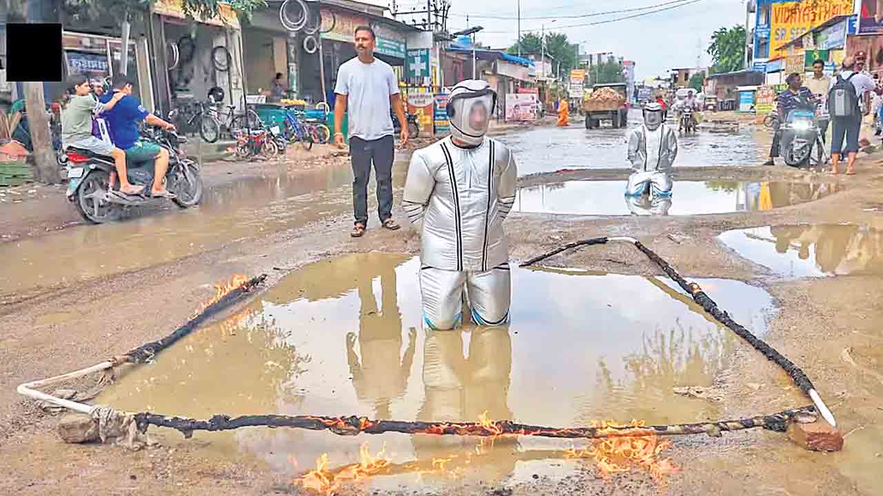 జైపూర్‌ రోడ్డుపై వ్యోమగాములు