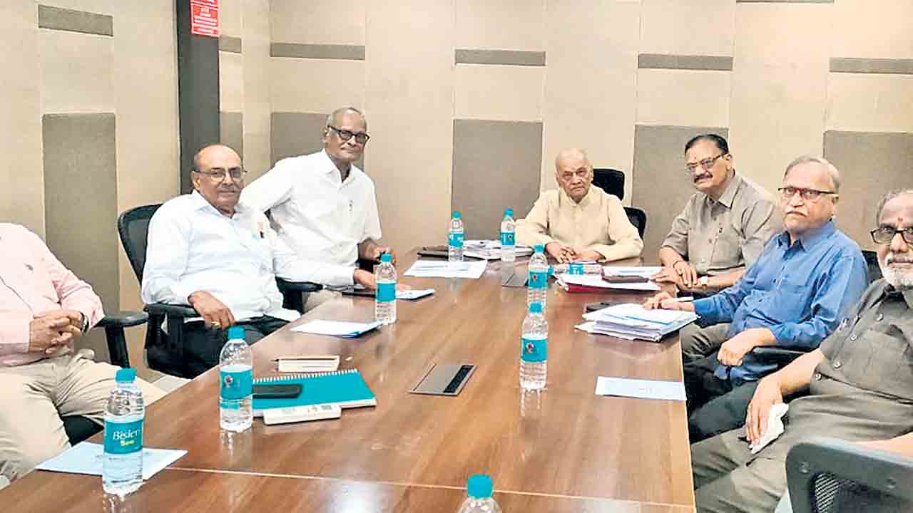 22ఏ మీద నిపుణుల కమిటీ వేయాలి.. రాష్ట్ర రిటైర్డ్‌ రెవెన్యూ అధికారుల సంఘం డిమాండ్‌