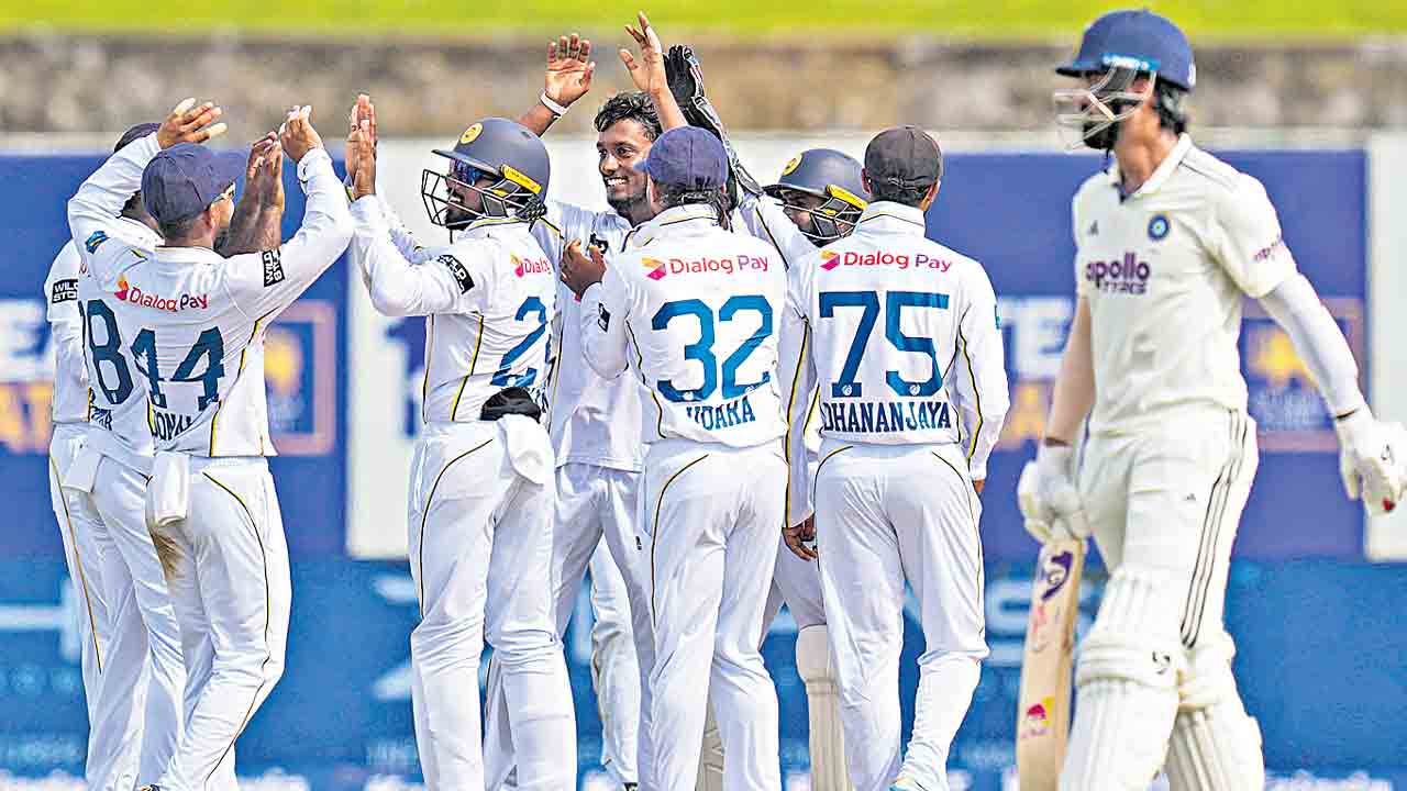 సగం వాన.. సగం ఆట.. తొలి ఇన్నింగ్స్‌లో భారత్‌ 460/9