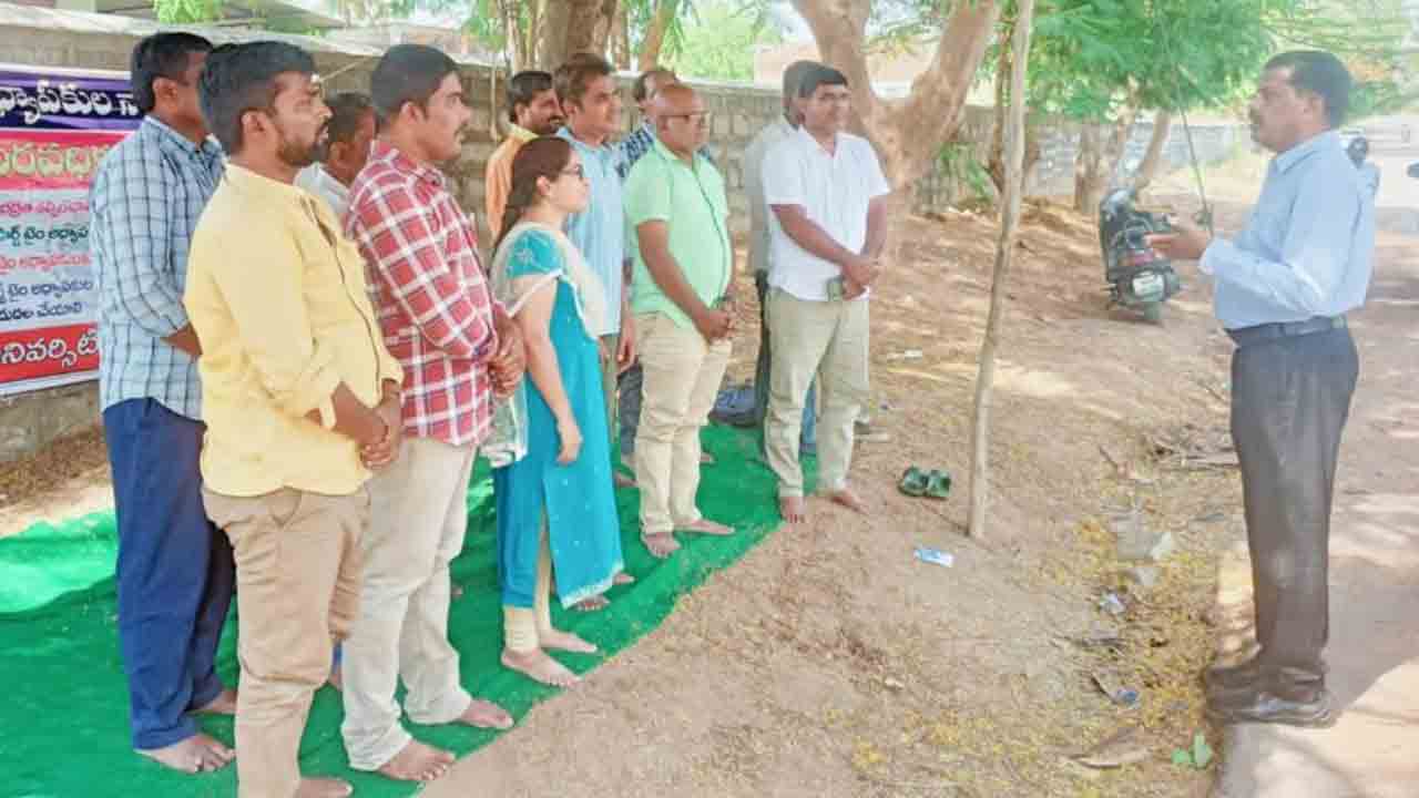 అధ్యాపకుల సమస్యలు పరిష్కరించండి