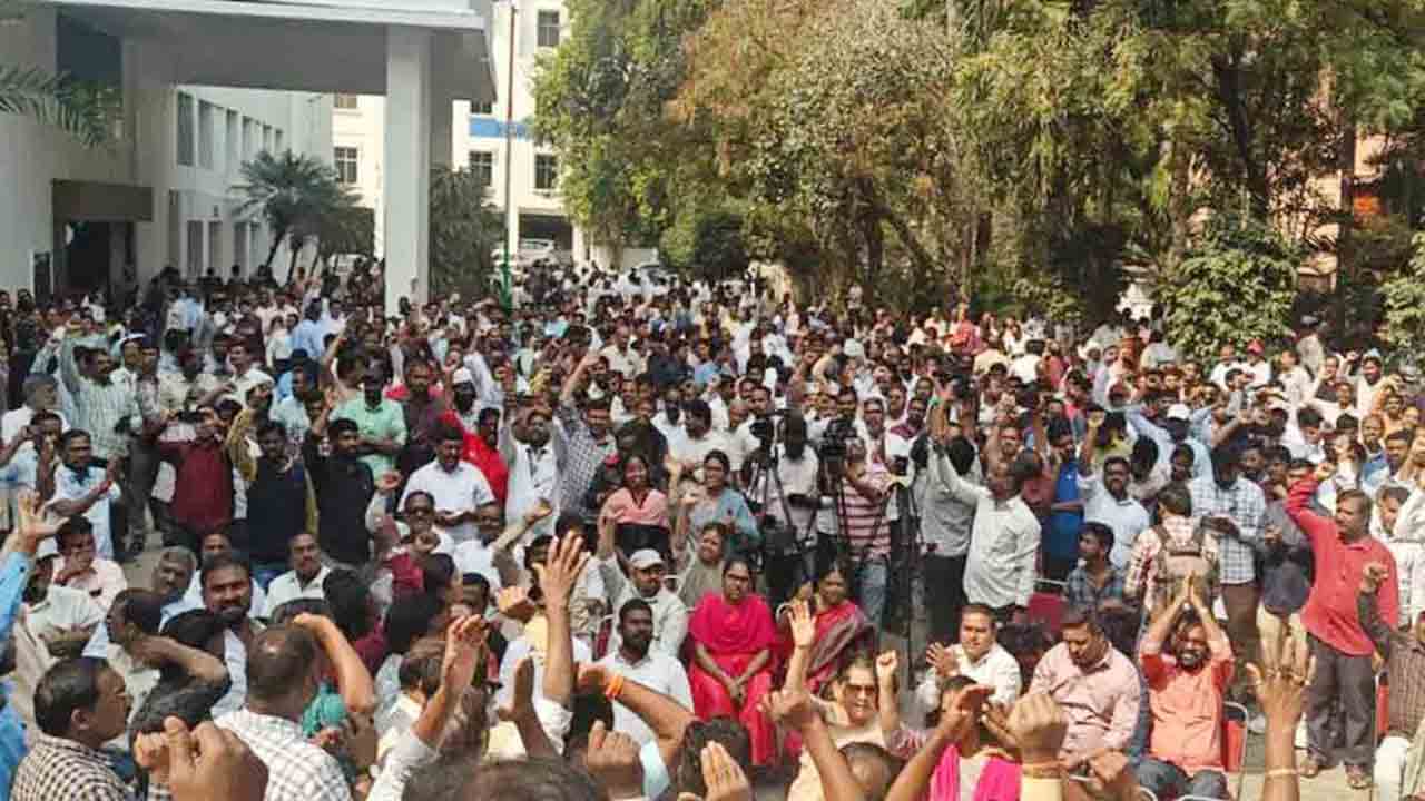 ‘రేపు విద్యుత్తు సౌధలో మహాధర్నా’
