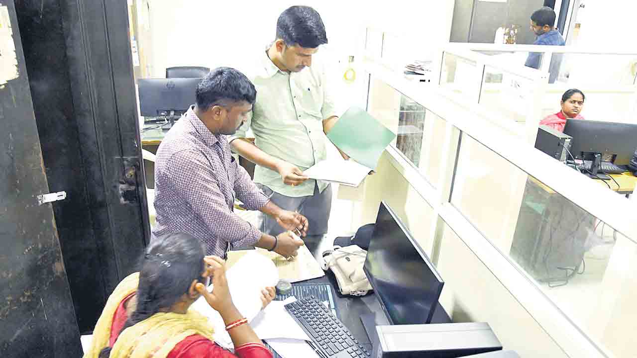 బల్దియాలో ఏసీబీ కలకలం.. టౌన్‌ప్లానింగ్‌ విభాగంలో తనిఖీలు